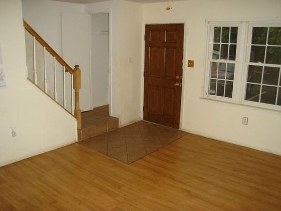 Foyer/Living Room