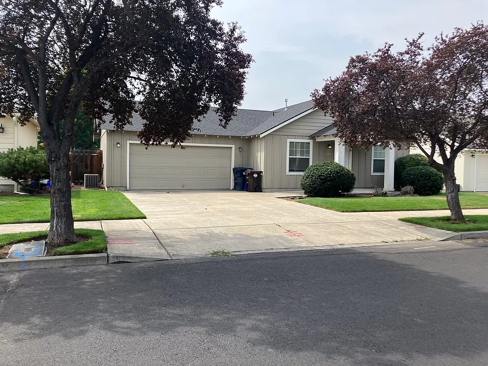 SW Juniper Ave