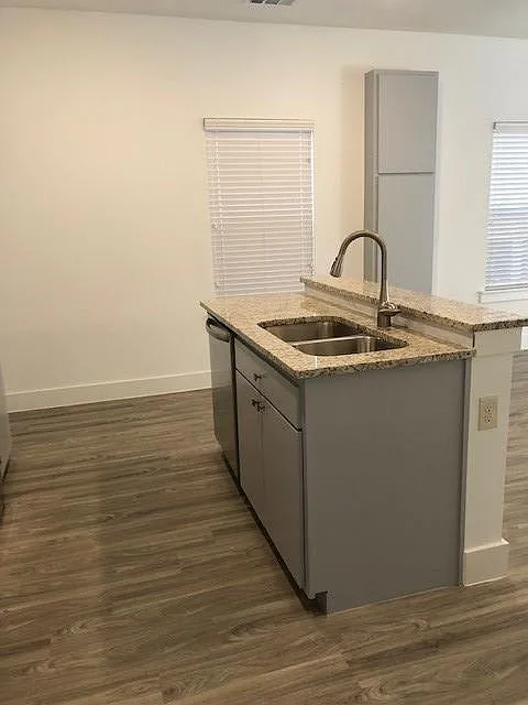 3 bed, 2.5 bath, $1,195 — Photo 4