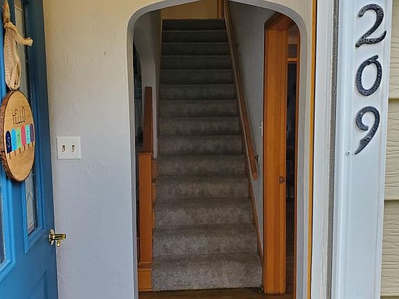 4th image of 209 Dill Ave