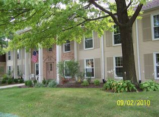 1068 Spring Garden Cir, Naperville, IL