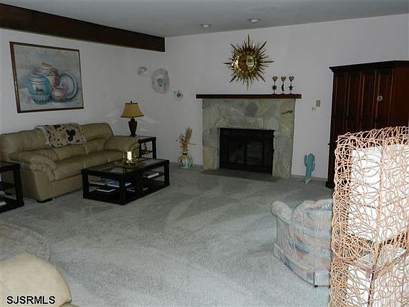 4th image of 202 Creek Ct