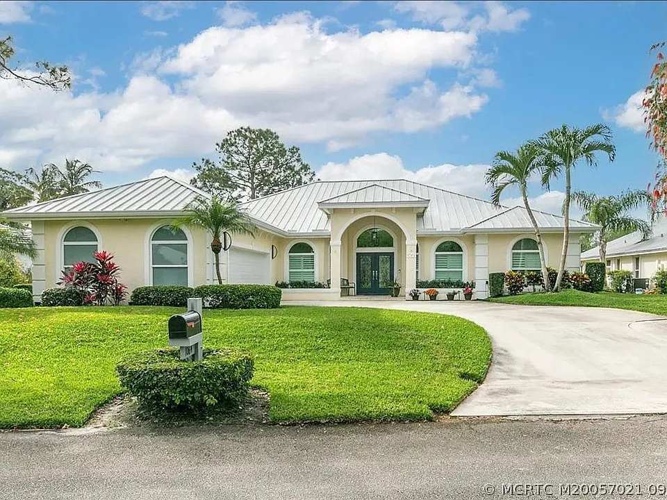 1064 SW Pigeon Plum Way