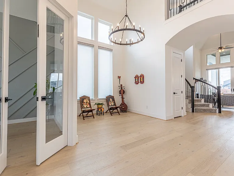 208 Sadaba St — Photo 7