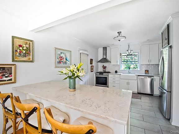 4th image of 10 Tall Oak Lane