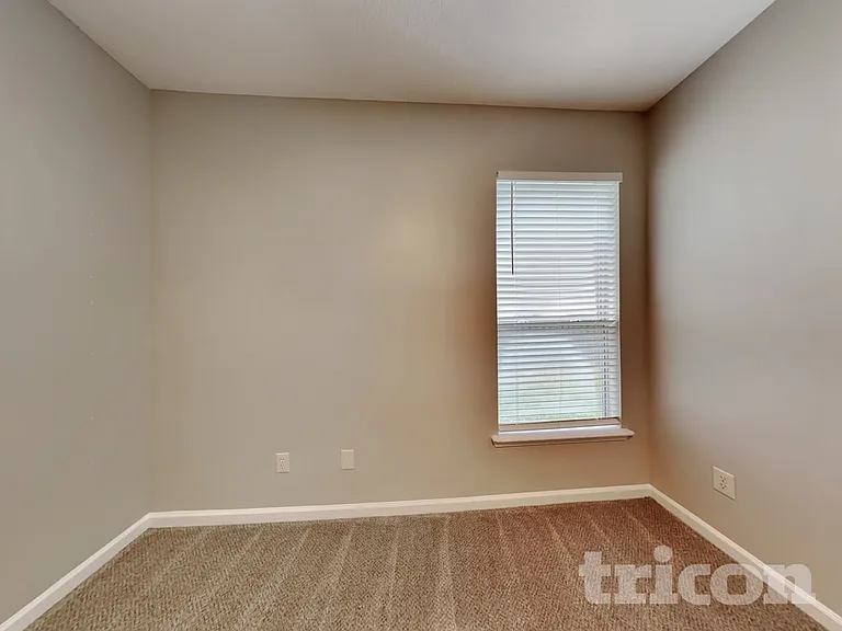 272 Silver Glen Ave — Photo 13