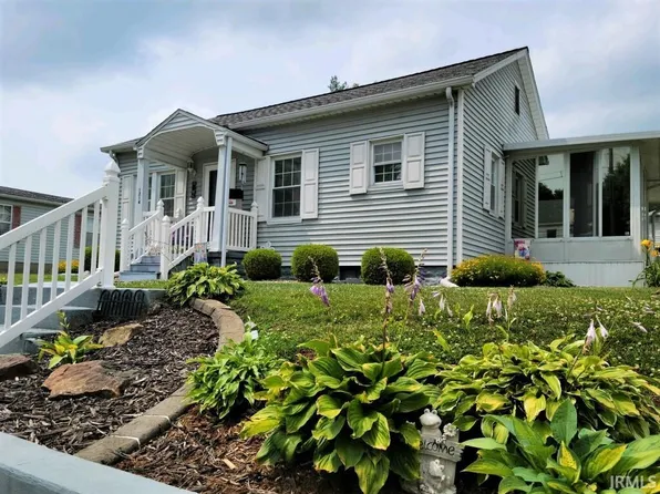 1214 E Walnut St, Washington, IN 47501