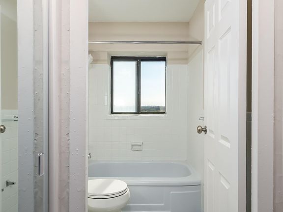 4th image of 1101-5474 Delmar Blvd