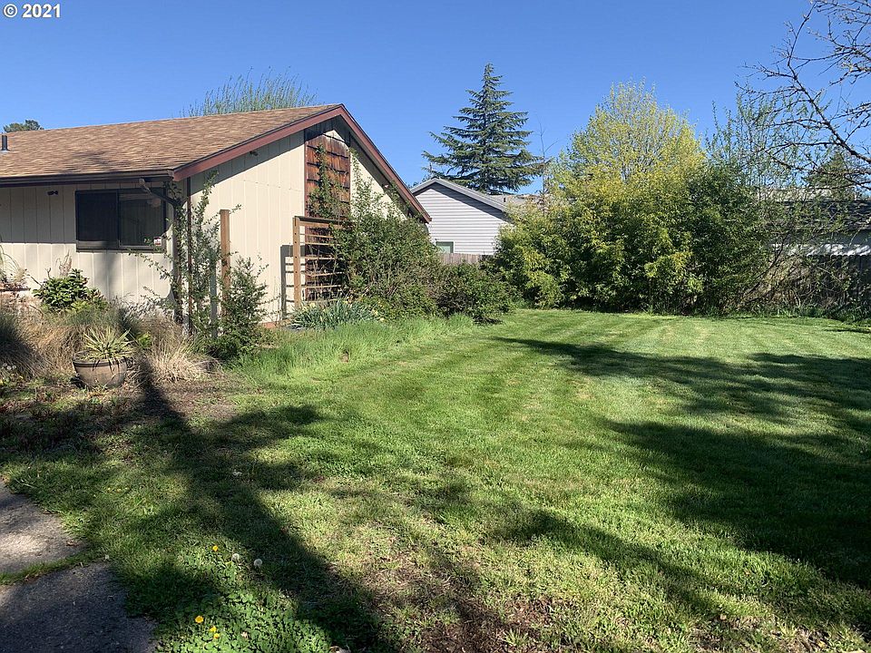 1st image of 2582 SE Mariposa Ct