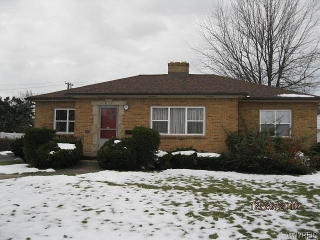 2nd image of 336 Capen Blvd