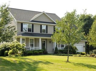 8 Roberts Ct, Gansevoort, NY 12831