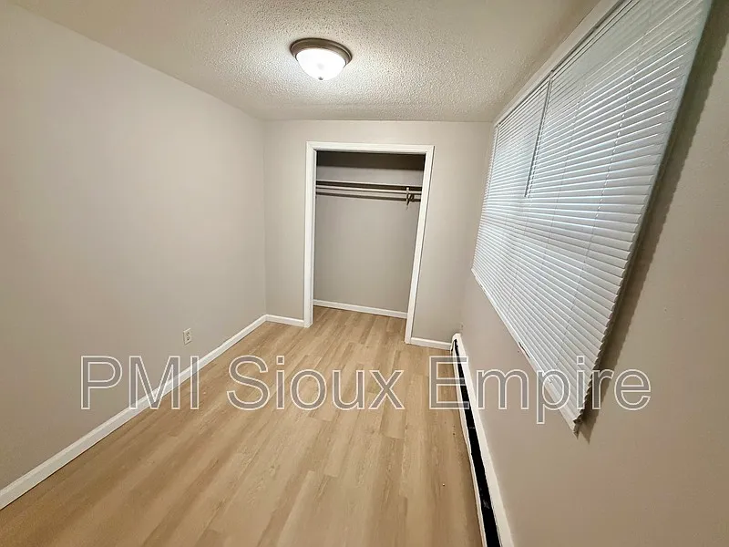 1 bed, 1.0 bath, $700 — Photo 4