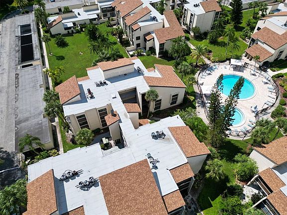 2nd image of 2211 Belleair Rd APT D3