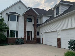 1226 44th Ave N, Fargo, ND 58102