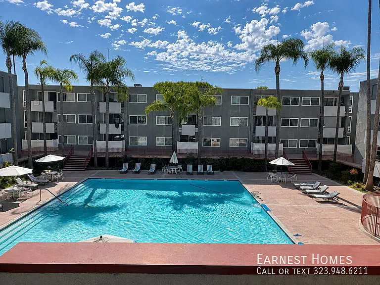 4915 Tyrone Ave #204 — Photo 17