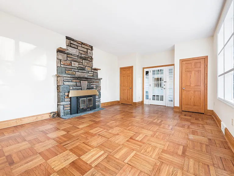 901 Academy Ln — Photo 19