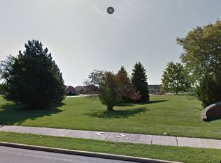 321 River Bend Ln, Maumee, OH 43537