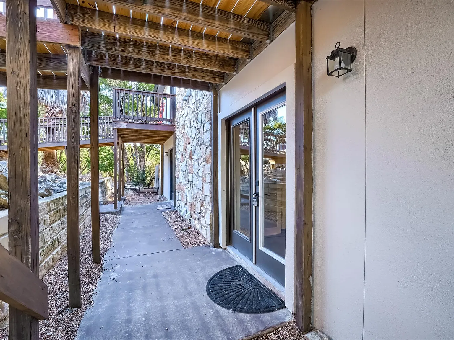 2 bed, 2.0 bath, 918 sqft, $1,475 — Photo 3
