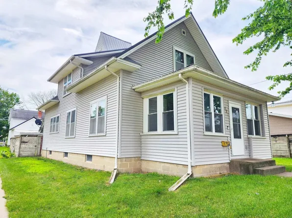221 Liberty St, Manchester, IA 52057