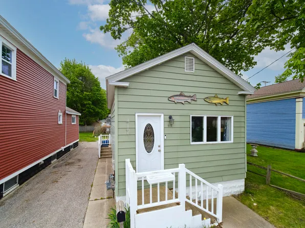 513 1st St, Manistee, MI 49660