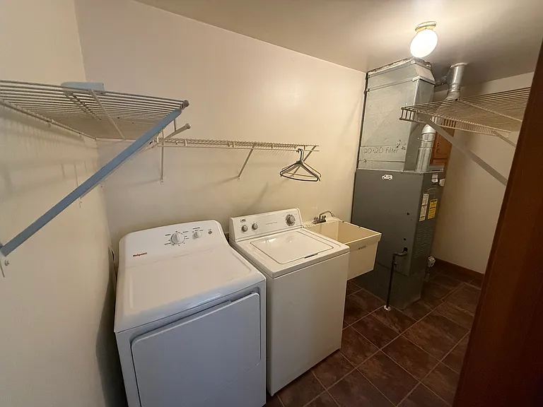 1519 Almond St SW — Photo 4