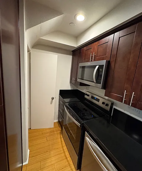 11035 Kittridge St #151 — Photo 7
