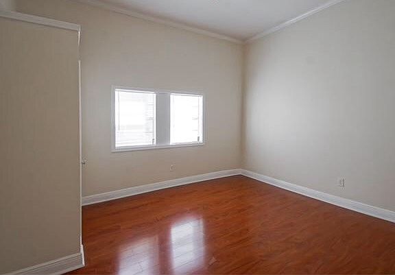 5th image of 920 N Derbigny St