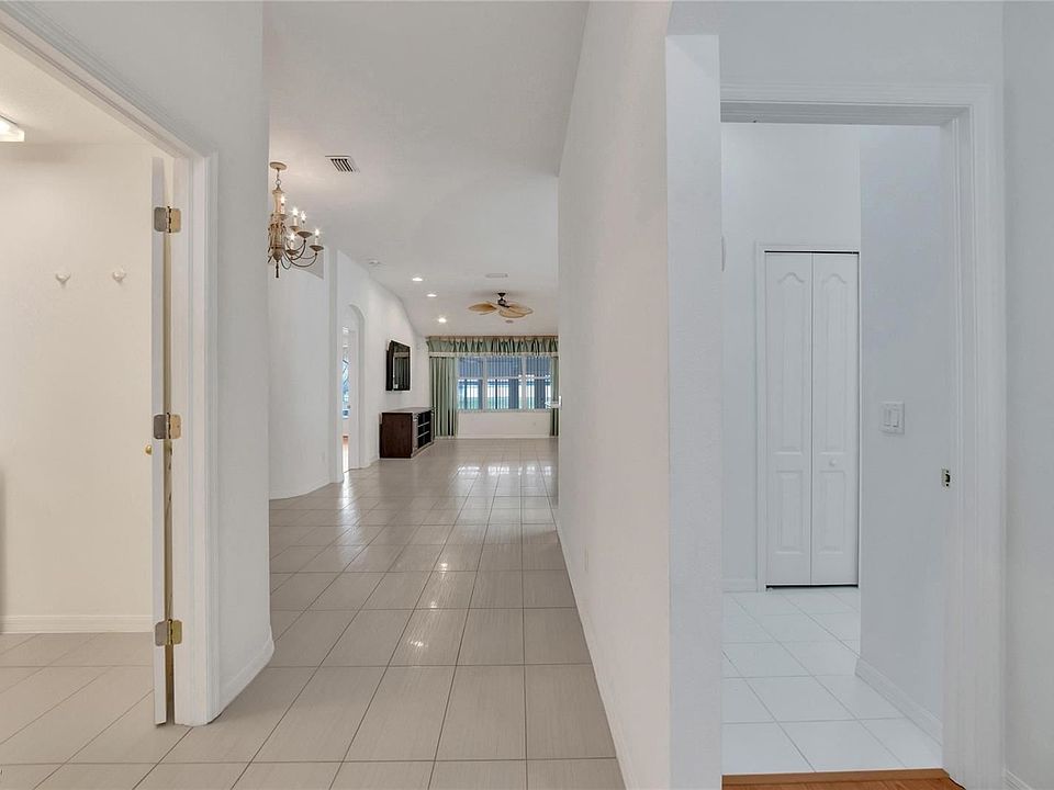 1st image of 9607R Laurel Ledge Dr