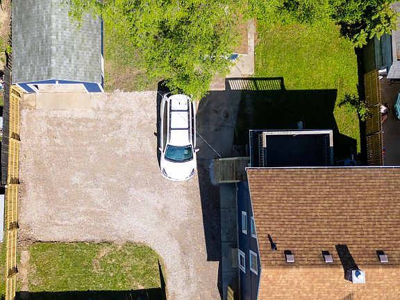 5th image of 4036 Packard Rd