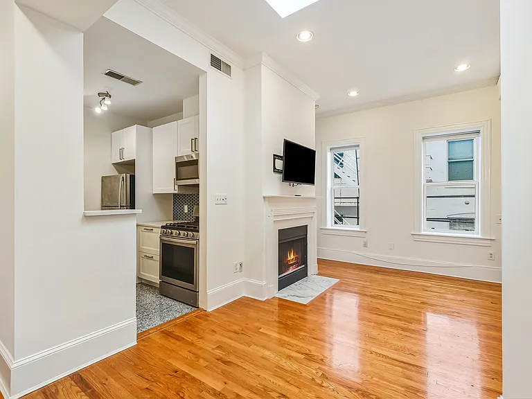 1807 California St NW #305 — Photo 10