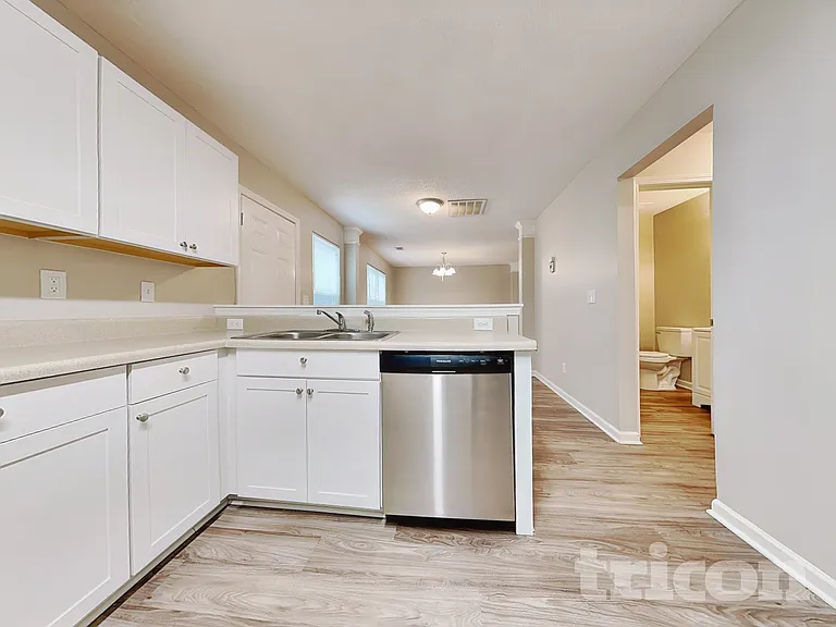 121 Eagle Pointe Dr — Photo 5