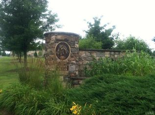 231 Cobblestone Ln, Bethlehem, PA 18020