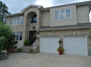 172 Ray St, Elmwood Park, NJ