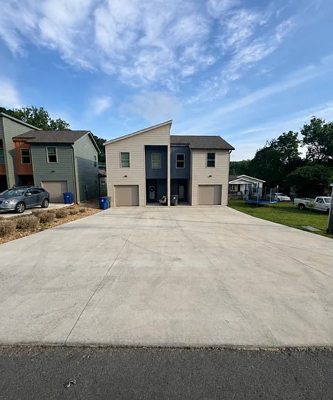 121 Fern Ave — Photo 1
