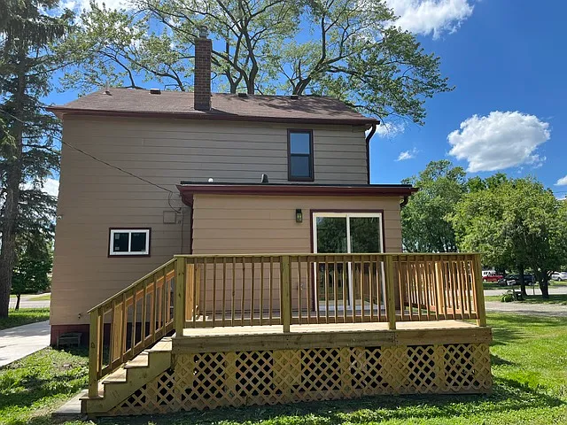 3 bed, 1264 sqft, $2,100 — Photo 3