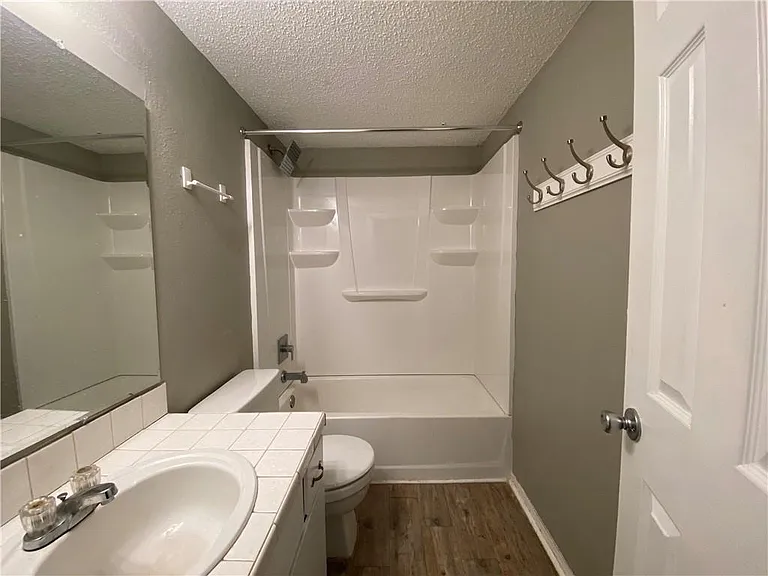 2413 Leon St #101 — Photo 16