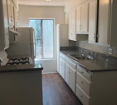 4th image of 1448 Stearns Dr #3