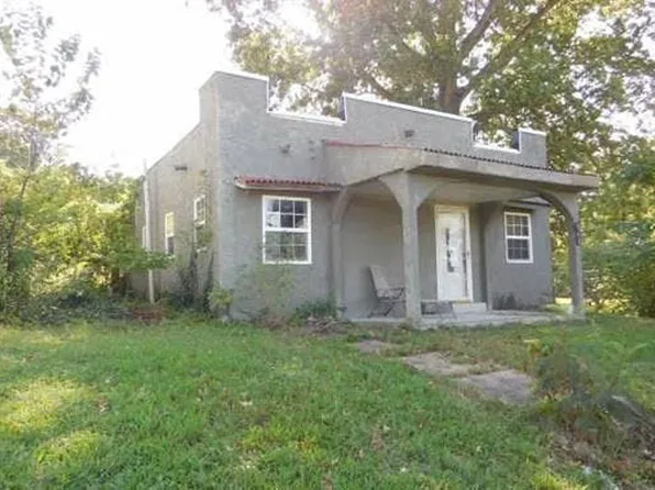 302 E Mulberry St, Pinckneyville, IL 62274