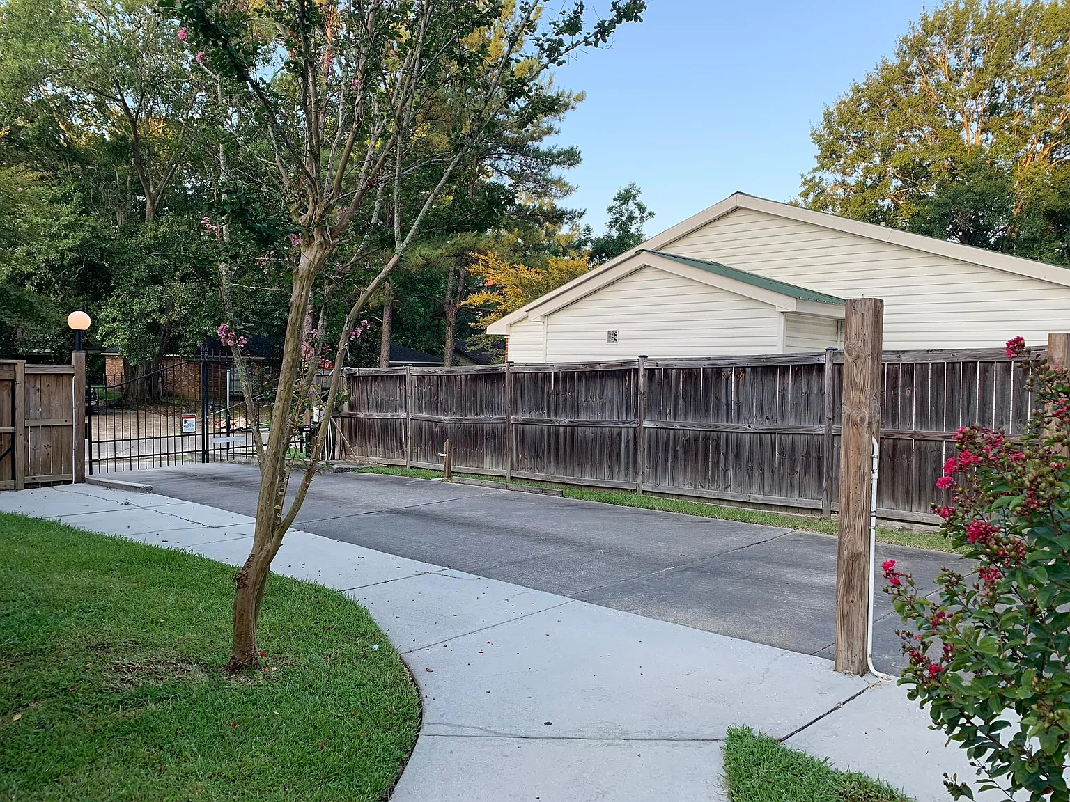 2 bed, 1.5 bath, 900 sqft, $995 — Photo 3
