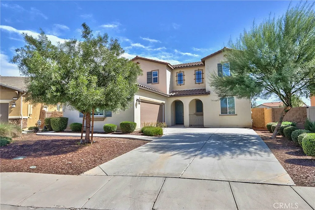 4 bed, 2.5 bath, 3058 sqft, $3,299 — Photo 1