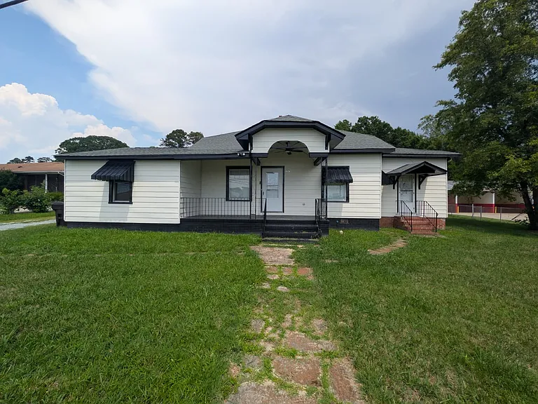 1824 N Main St — Photo 1