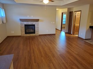 566 Meadow Oak Cir, Fairfax, IA 52228