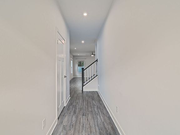 5th image of 411 Grand Palm Ln #1