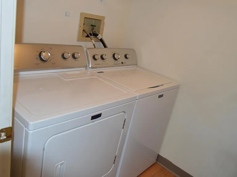 22 Windsor Ct #E — Photo 11