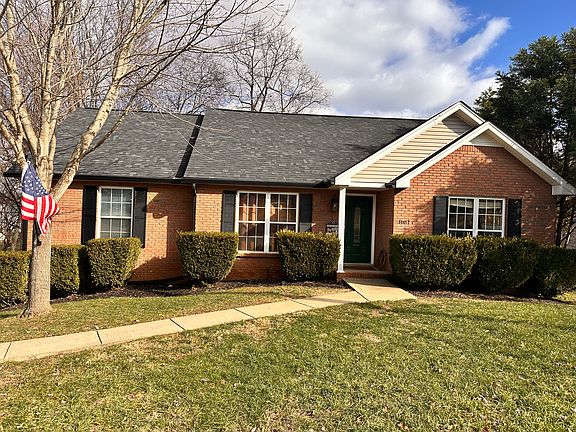 3rd image of 1687 Barrywood Cir E