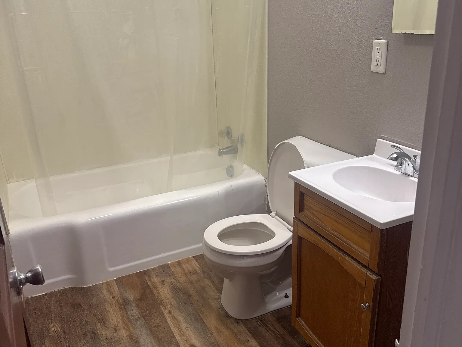 1 bed, 700 sqft, $875 — Photo 3