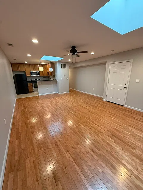 2 bed, 976 sqft, $3,050 — Photo 3