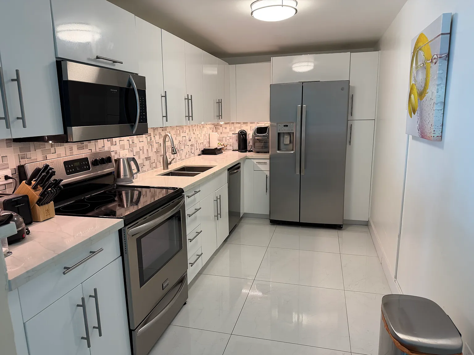 E Treasure Dr, North Bay Village — Photo 2