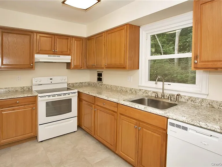 33 Margaret Keahon Dr — Photo 13