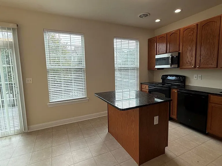 860 Main St — Photo 5